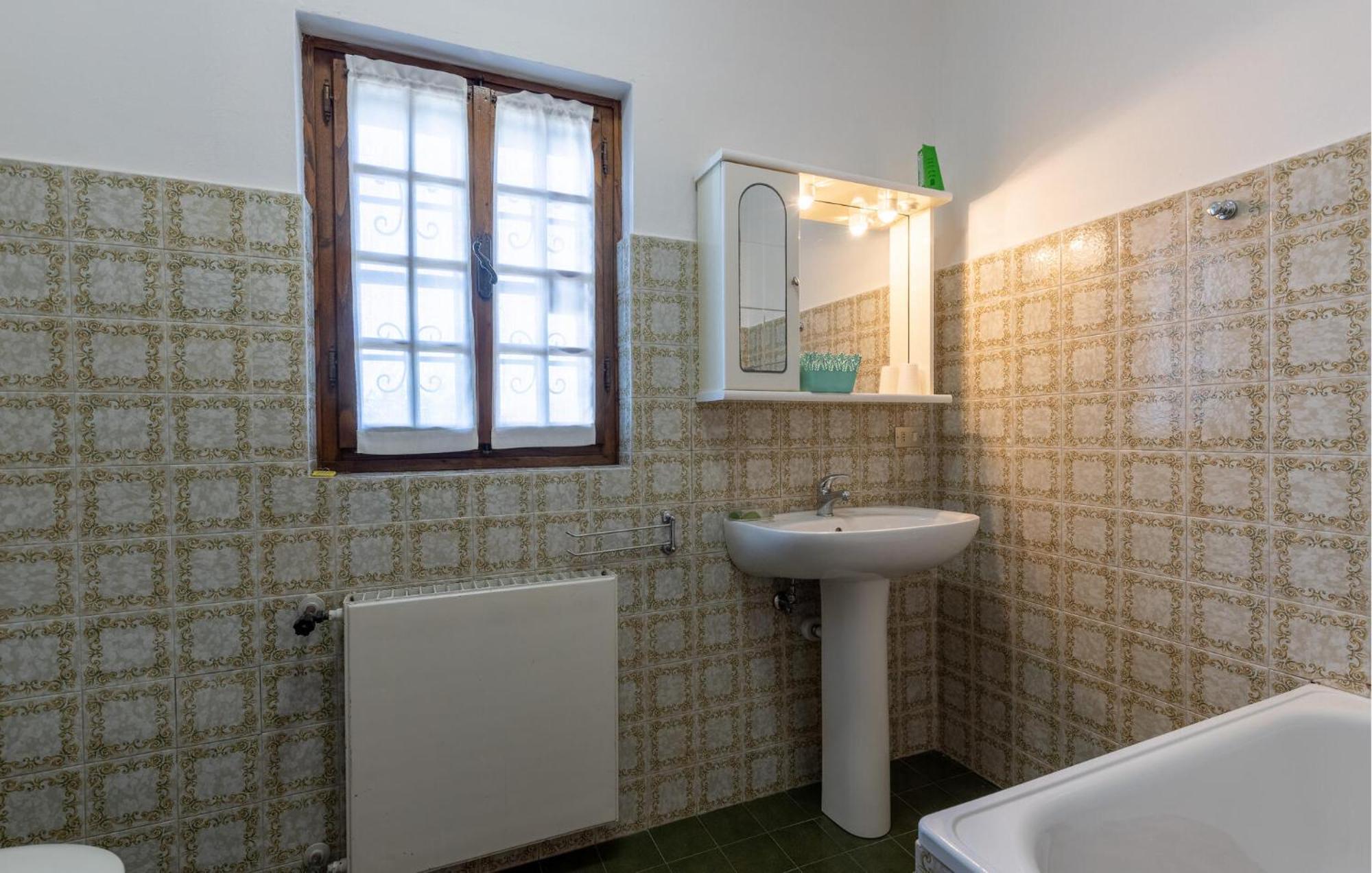 Beautiful Home In Uzzano Pt With Kitchen 외부 사진
